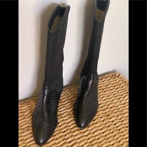 Via Spiga black leather and suede pointed toe western cowgirl boots size 7